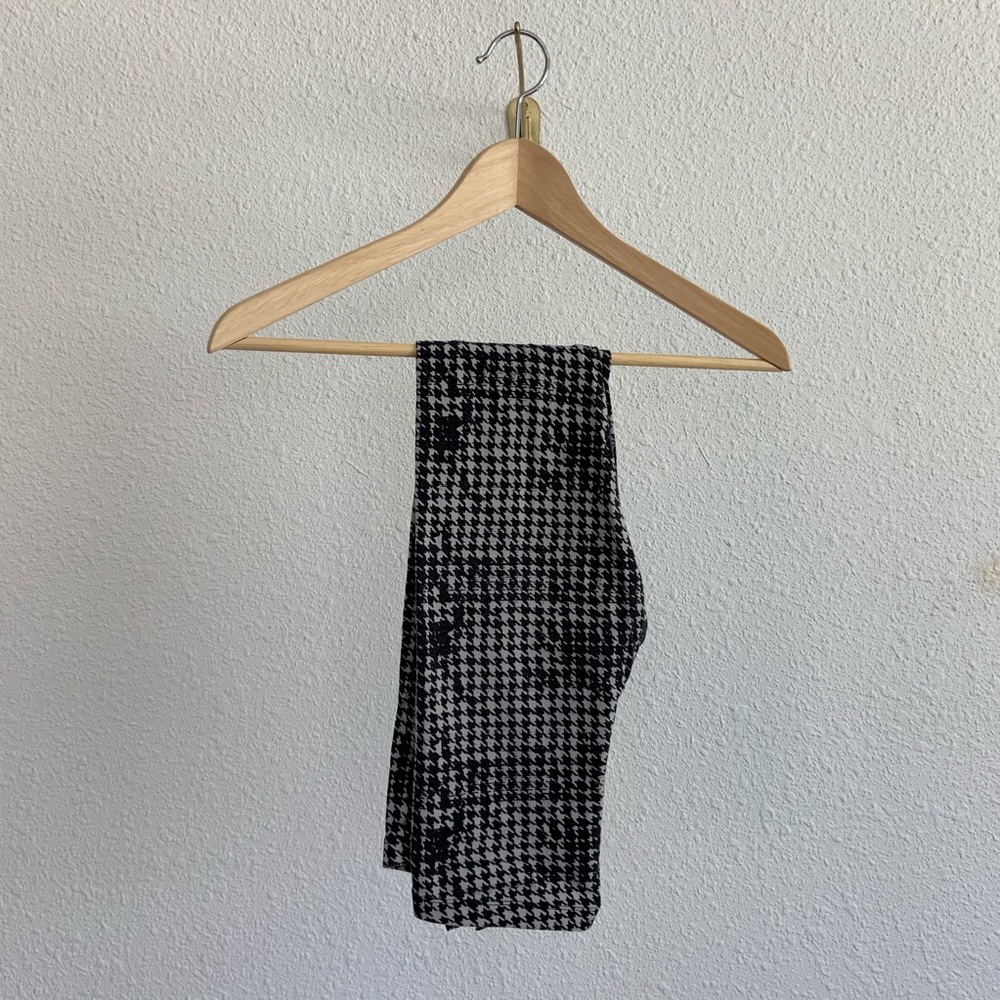 Mudd Black and White Houndstooth Leggings